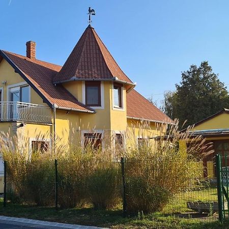 Hajas Familia Kiado Szobak Balatonmáriafürdő Exterior foto
