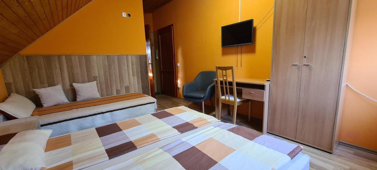 Hajas Familia Kiado Szobak Balatonmáriafürdő Exterior foto