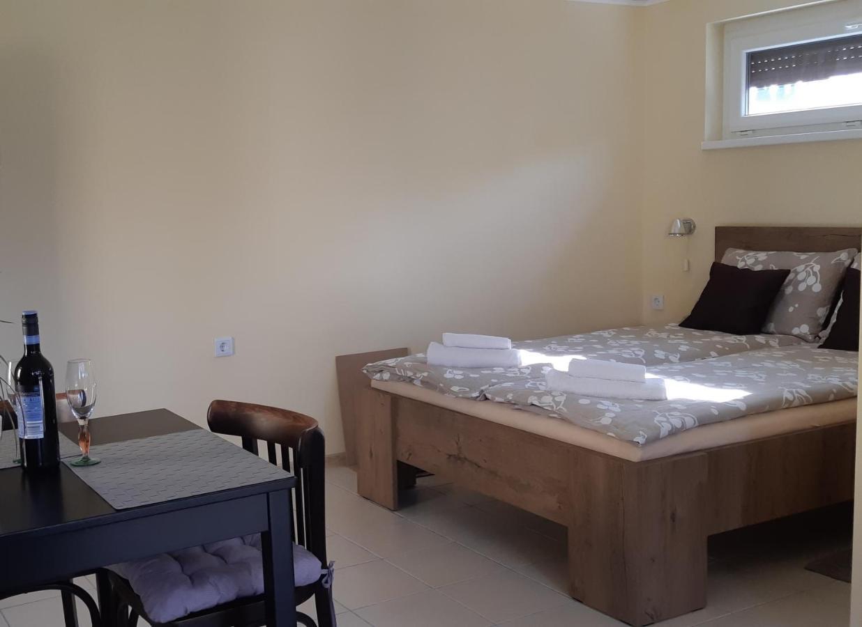 Hajas Familia Kiado Szobak Balatonmáriafürdő Exterior foto