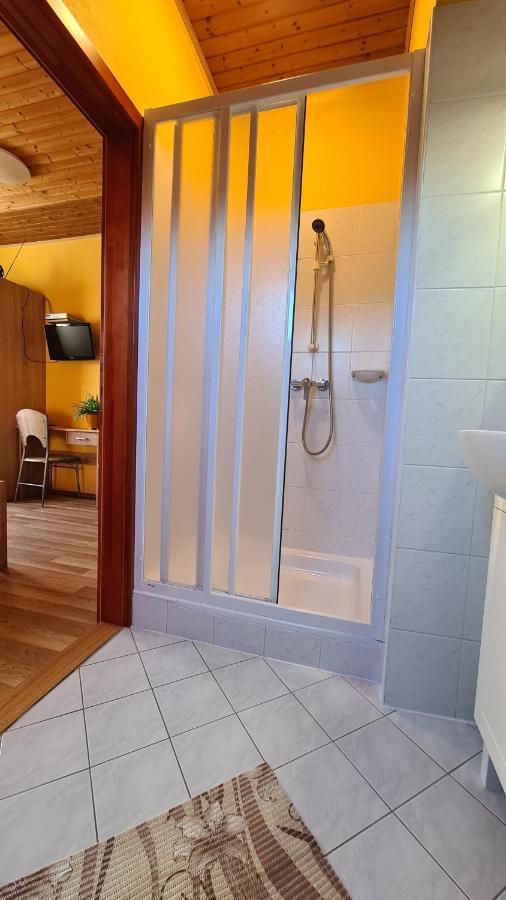 Hajas Familia Kiado Szobak Balatonmáriafürdő Exterior foto